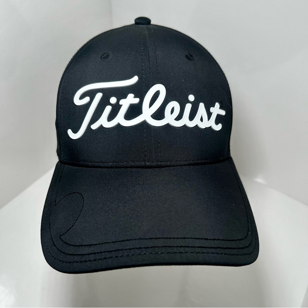 Titleist Black & White Casual Golf Cap, O/S, Adjustable Back,Excellent Con.